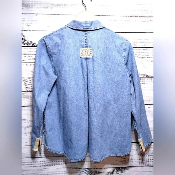 J. Jill Denim Shirt Jacket Blue size XS Lightweight Crochet Lightwash Buttondown - Picture 5 of 6